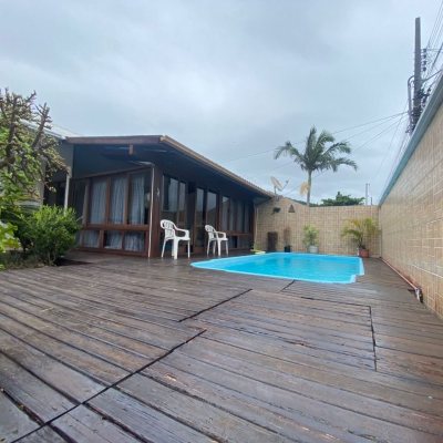 Casa Residencial com 250m², 4 quartos, 1 suíte, 4 garagens, no bairro Ingleses do Rio Vermelho em Florianópolis