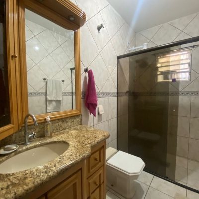 Casa Residencial com 250m², 4 quartos, 1 suíte, 4 garagens, no bairro Ingleses do Rio Vermelho em Florianópolis