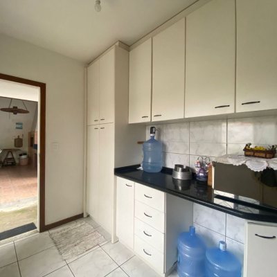 Casa Residencial com 250m², 4 quartos, 1 suíte, 4 garagens, no bairro Ingleses do Rio Vermelho em Florianópolis