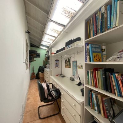 Casa Residencial com 250m², 4 quartos, 1 suíte, 4 garagens, no bairro Ingleses do Rio Vermelho em Florianópolis