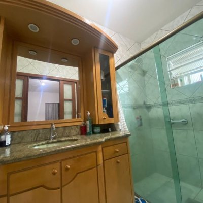 Casa Residencial com 250m², 4 quartos, 1 suíte, 4 garagens, no bairro Ingleses do Rio Vermelho em Florianópolis