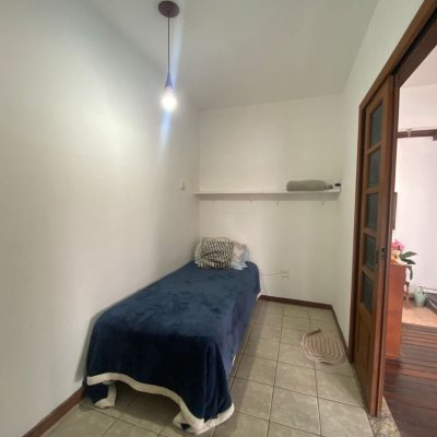 Casa Residencial com 250m², 4 quartos, 1 suíte, 4 garagens, no bairro Ingleses do Rio Vermelho em Florianópolis