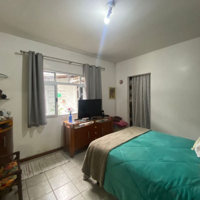Casa Residencial com 250m², 4 quartos, 1 suíte, 4 garagens, no bairro Ingleses do Rio Vermelho em Florianópolis