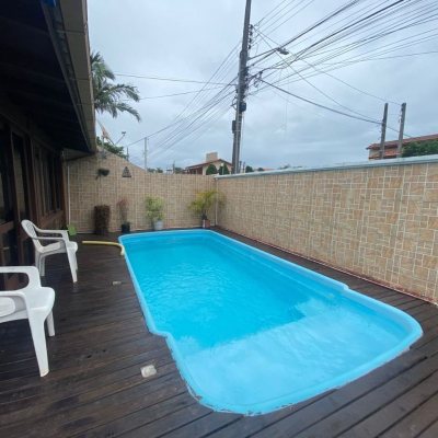 Casa Residencial com 250m², 4 quartos, 1 suíte, 4 garagens, no bairro Ingleses do Rio Vermelho em Florianópolis