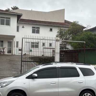Casa Residencial com 124m², 4 quartos, 3 garagens, no bairro Areias em São José