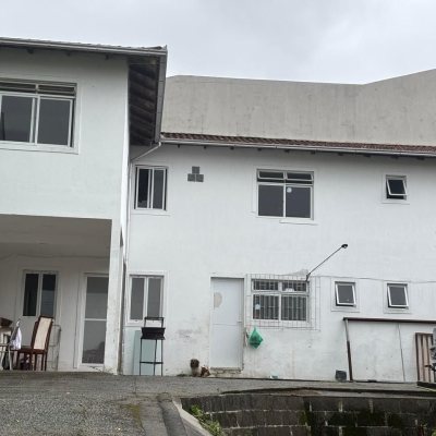 Casa Residencial com 124m², 4 quartos, 3 garagens, no bairro Areias em São José