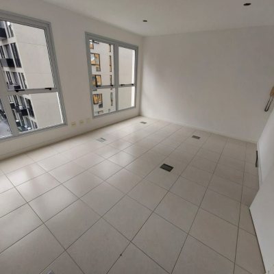 Sala com 35m², 1 garagem, no bairro Trindade em Florianópolis