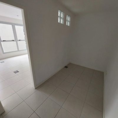 Sala com 35m², 1 garagem, no bairro Trindade em Florianópolis