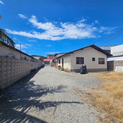 Terreno Comercial com 846m², no bairro Campeche em Florianópolis