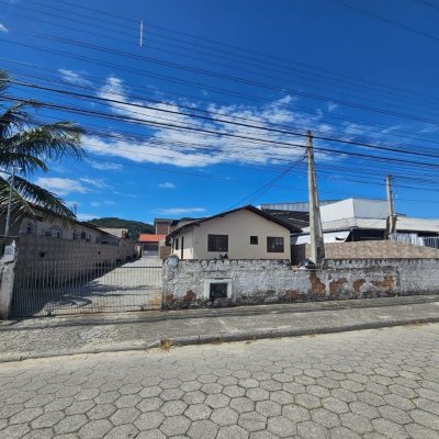 Terreno Comercial com 846m², no bairro Campeche em Florianópolis