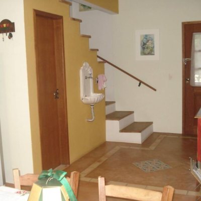 Sobrado Residencial com 144m², 3 quartos, 2 garagens, no bairro São João Do Rio Vermelho em Florianópolis