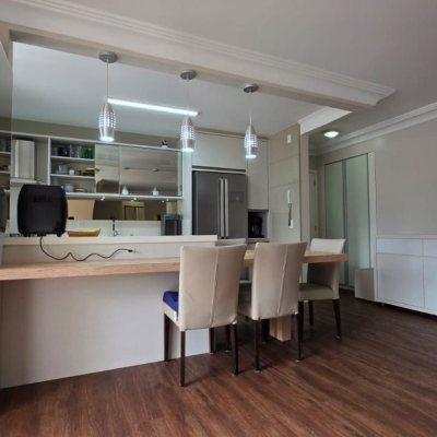 Apartamentos com 89m², 3 quartos, 1 suíte, 2 garagens, no bairro Centro em Florianópolis