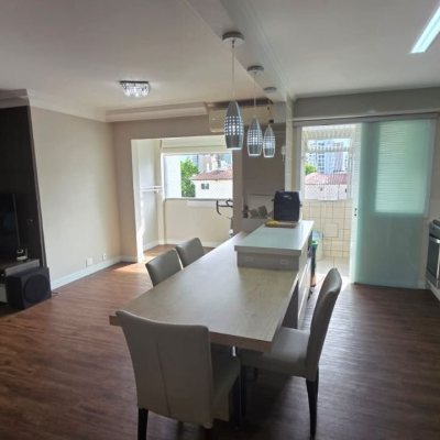 Apartamentos com 89m², 3 quartos, 1 suíte, 2 garagens, no bairro Centro em Florianópolis