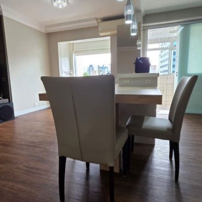 Apartamentos com 89m², 3 quartos, 1 suíte, 2 garagens, no bairro Centro em Florianópolis