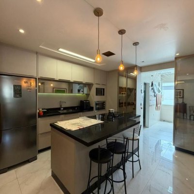 Apartamentos com 102m², 3 quartos, 1 garagem, no bairro Centro em Florianópolis