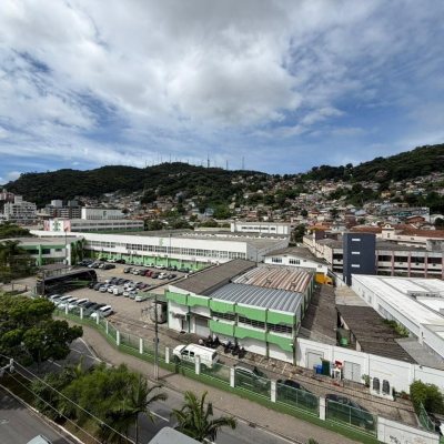 Apartamentos com 102m², 3 quartos, 1 garagem, no bairro Centro em Florianópolis