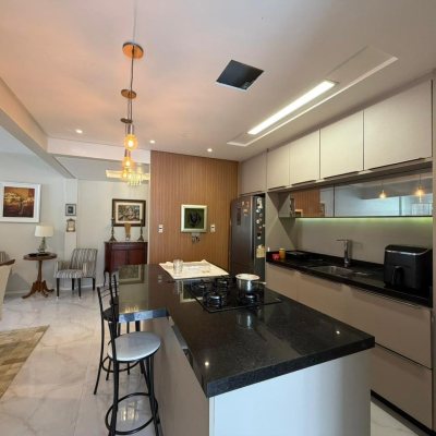 Apartamentos com 102m², 3 quartos, 1 garagem, no bairro Centro em Florianópolis