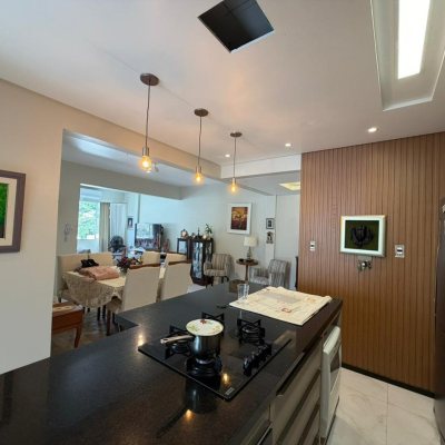 Apartamentos com 102m², 3 quartos, 1 garagem, no bairro Centro em Florianópolis