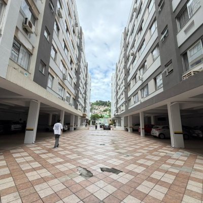 Apartamentos com 102m², 3 quartos, 1 garagem, no bairro Centro em Florianópolis