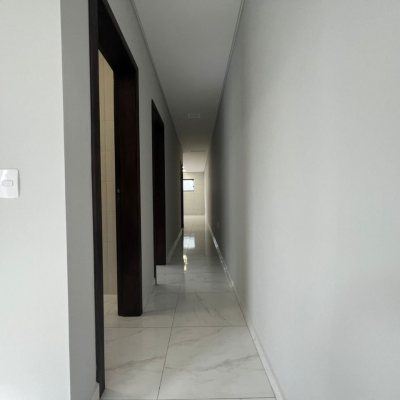 Casa Residencial com 68m², 2 quartos (sendo 1 suíte), 1 garagem, no bairro Morro da Pedras em Florianópolis