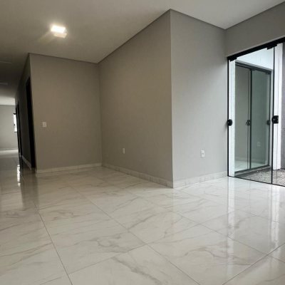 Casa Residencial com 68m², 2 quartos (sendo 1 suíte), 1 garagem, no bairro Morro da Pedras em Florianópolis