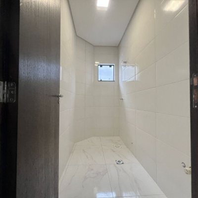 Casa Residencial com 68m², 2 quartos (sendo 1 suíte), 1 garagem, no bairro Morro da Pedras em Florianópolis