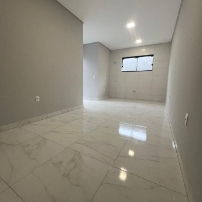 Casa Residencial com 68m², 2 quartos (sendo 1 suíte), 1 garagem, no bairro Morro da Pedras em Florianópolis