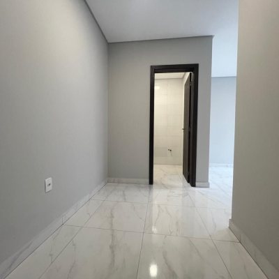 Casa Residencial com 68m², 2 quartos (sendo 1 suíte), 1 garagem, no bairro Morro da Pedras em Florianópolis