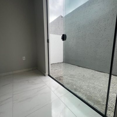 Casa Residencial com 68m², 2 quartos (sendo 1 suíte), 1 garagem, no bairro Morro da Pedras em Florianópolis