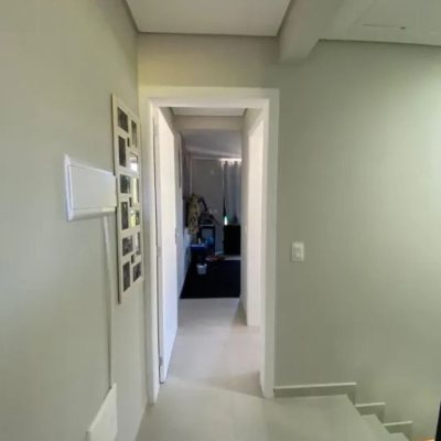 Casa Residencial com 97m², 2 quartos, 1 suíte, 1 garagem, no bairro São João Do Rio Vermelho em Florianopolis