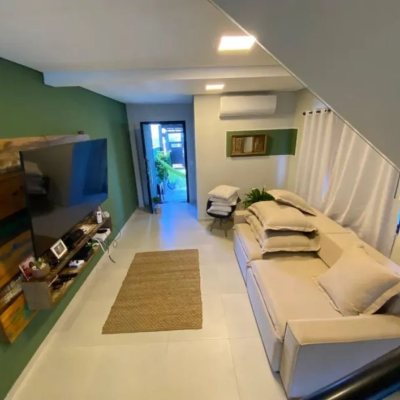 Casa Residencial com 97m², 2 quartos, 1 suíte, 1 garagem, no bairro São João Do Rio Vermelho em Florianopolis