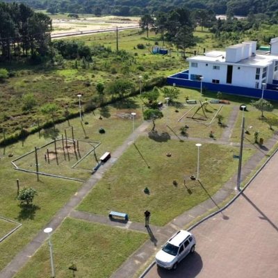 Casa Residencial com 97m², 2 quartos, 1 suíte, 1 garagem, no bairro São João Do Rio Vermelho em Florianopolis
