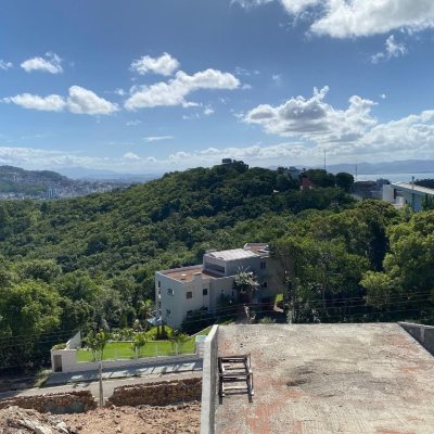 Terrenos Residenciais com 3662m², no bairro João Paulo em Florianópolis
