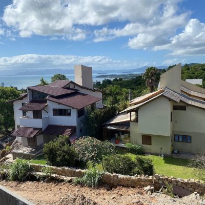Terrenos Residenciais com 3662m², no bairro João Paulo em Florianópolis