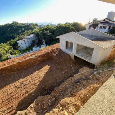 Terrenos Residenciais com 3662m², no bairro João Paulo em Florianópolis