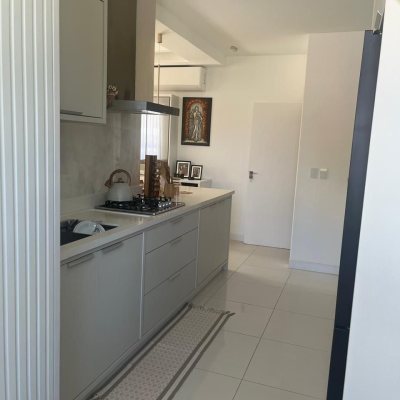 Casa Residencial com 300m², 3 quartos (sendo 1 suíte), 5 garagens, no bairro Bom Abrigo em Florianópolis