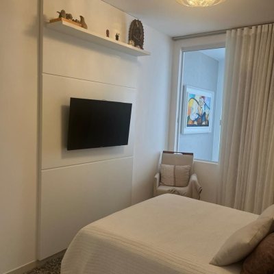 Casa Residencial com 300m², 3 quartos (sendo 1 suíte), 5 garagens, no bairro Bom Abrigo em Florianópolis