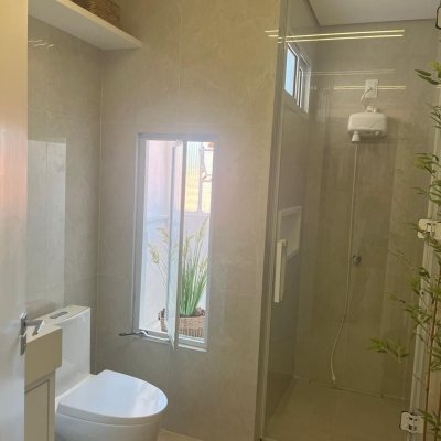 Casa Residencial com 300m², 3 quartos (sendo 1 suíte), 5 garagens, no bairro Bom Abrigo em Florianópolis