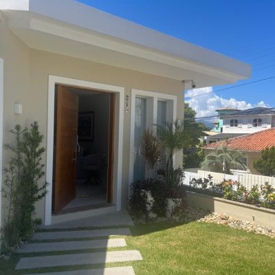 Casa Residencial com 300m², 3 quartos (sendo 1 suíte), 5 garagens, no bairro Bom Abrigo em Florianópolis