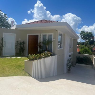 Casa Residencial com 300m², 3 quartos (sendo 1 suíte), 5 garagens, no bairro Bom Abrigo em Florianópolis