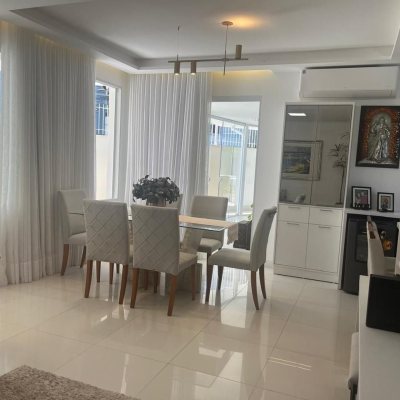 Casa Residencial com 300m², 3 quartos (sendo 1 suíte), 5 garagens, no bairro Bom Abrigo em Florianópolis