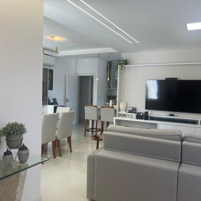 Casa Residencial com 300m², 3 quartos (sendo 1 suíte), 5 garagens, no bairro Bom Abrigo em Florianópolis