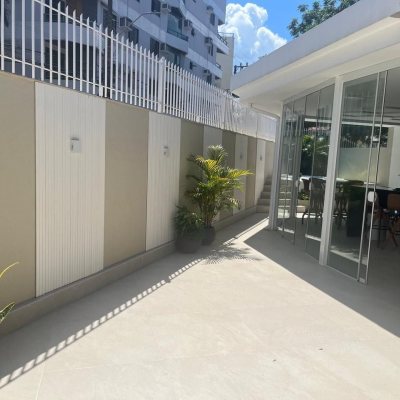 Casa Residencial com 300m², 3 quartos (sendo 1 suíte), 5 garagens, no bairro Bom Abrigo em Florianópolis