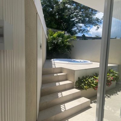 Casa Residencial com 300m², 3 quartos (sendo 1 suíte), 5 garagens, no bairro Bom Abrigo em Florianópolis