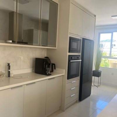 Casa Residencial com 300m², 3 quartos (sendo 1 suíte), 5 garagens, no bairro Bom Abrigo em Florianópolis