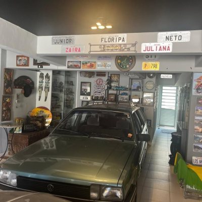 Casa Residencial com 300m², 3 quartos (sendo 1 suíte), 5 garagens, no bairro Bom Abrigo em Florianópolis