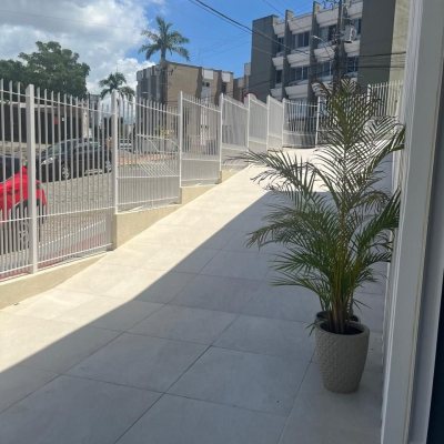 Casa Residencial com 300m², 3 quartos (sendo 1 suíte), 5 garagens, no bairro Bom Abrigo em Florianópolis