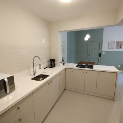 Apartamentos com 51m², 1 quarto, 1 garagem, no bairro Centro em Florianópolis