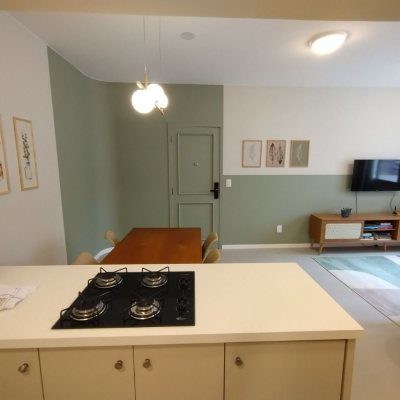 Apartamentos com 51m², 1 quarto, 1 garagem, no bairro Centro em Florianópolis