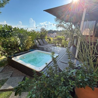 Casa Residencial com 228m², 3 quartos, 1 suíte, 2 garagens, no bairro Sambaqui em Florianópolis